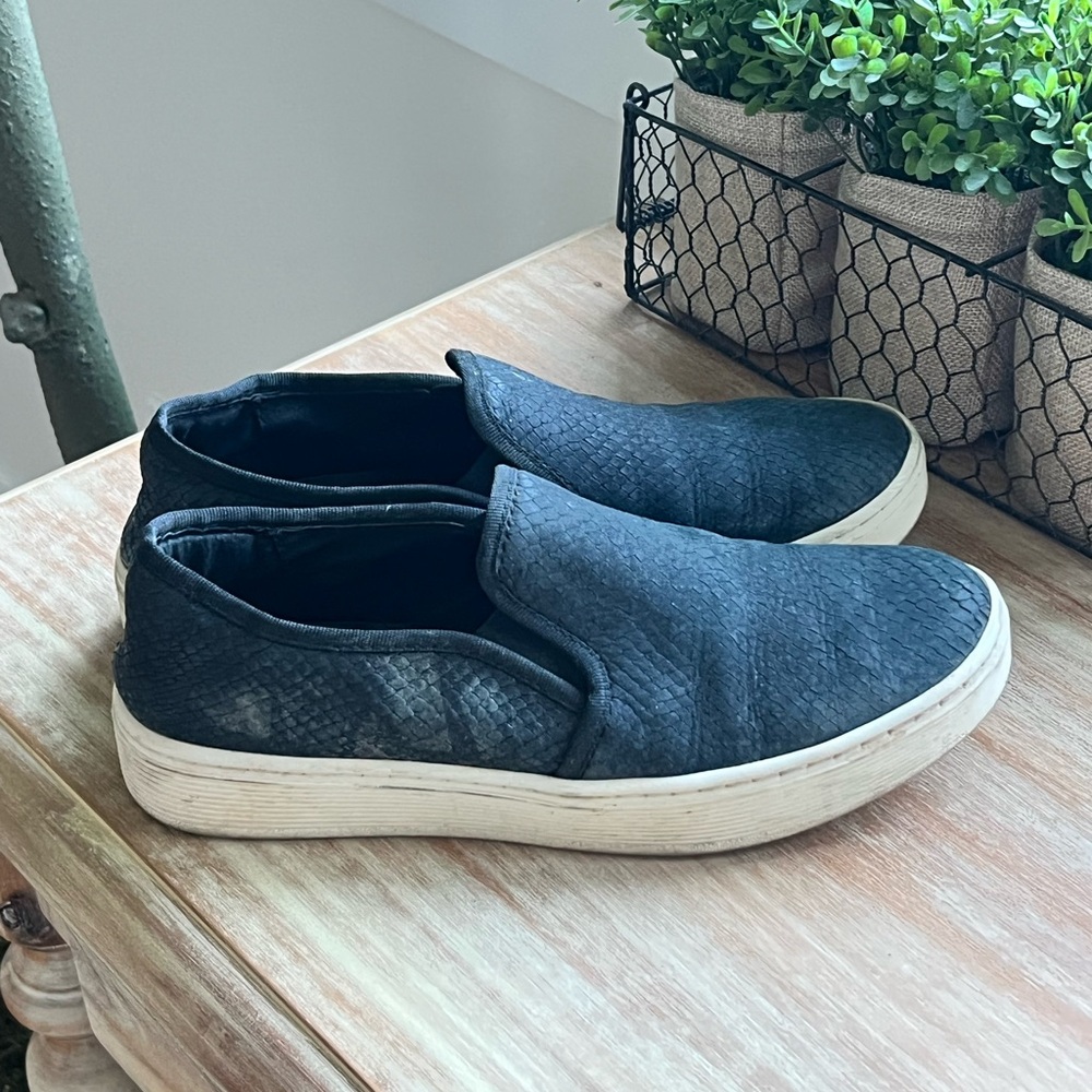 Black Slip-On women’s  Shoes